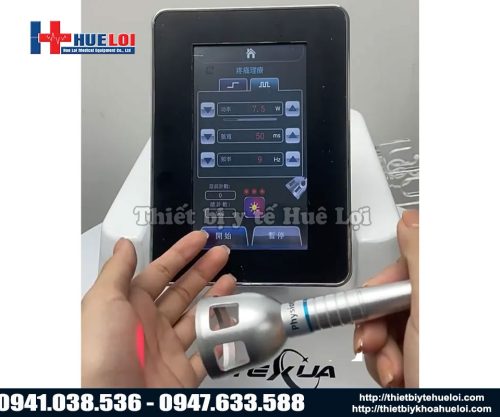 Màn hình điều khiển cảm ứng của EC30 công suất cao, hiển thị rõ ràng các chế độ trị liệu